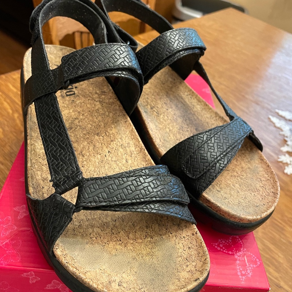Algeria sandals